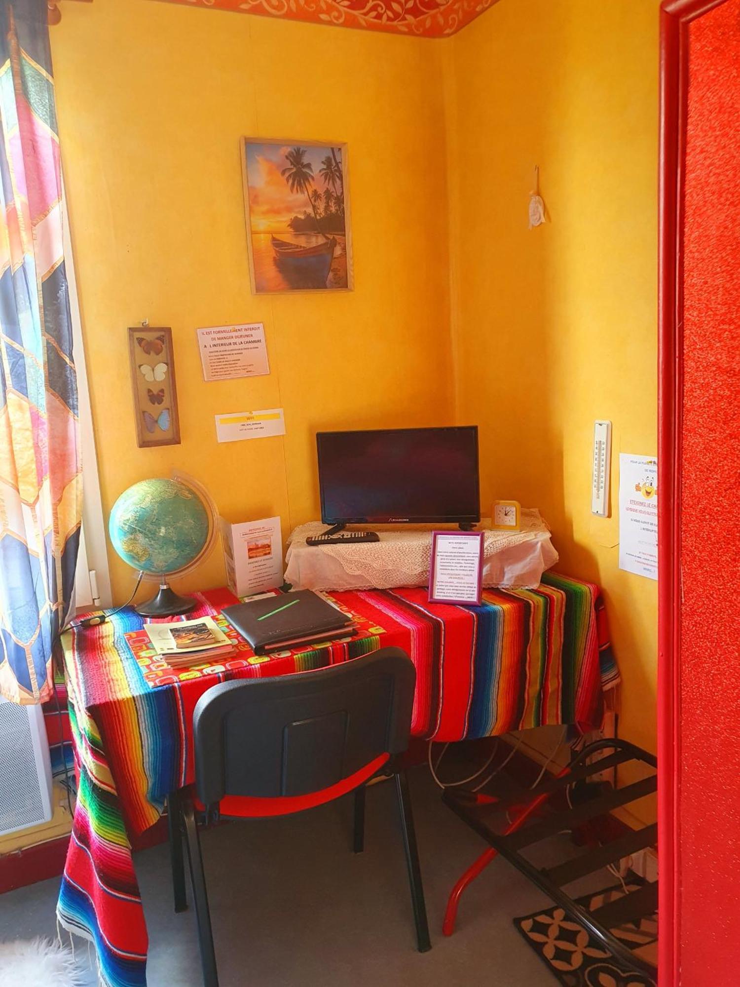 Bed And Breakfast Les Roses Multicolores Du 47 Fumel Exterior foto